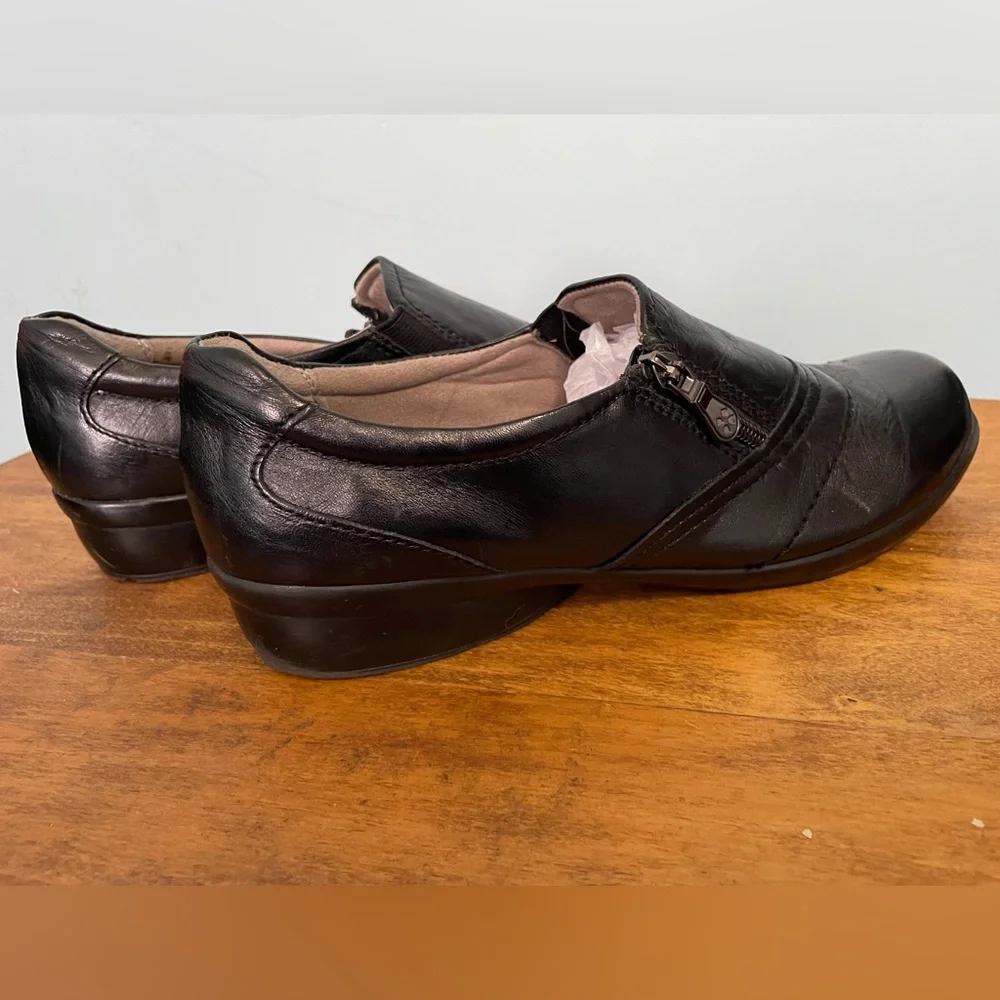 Naturalizer Black Stretch Shoe with Zipper Accent Size 10